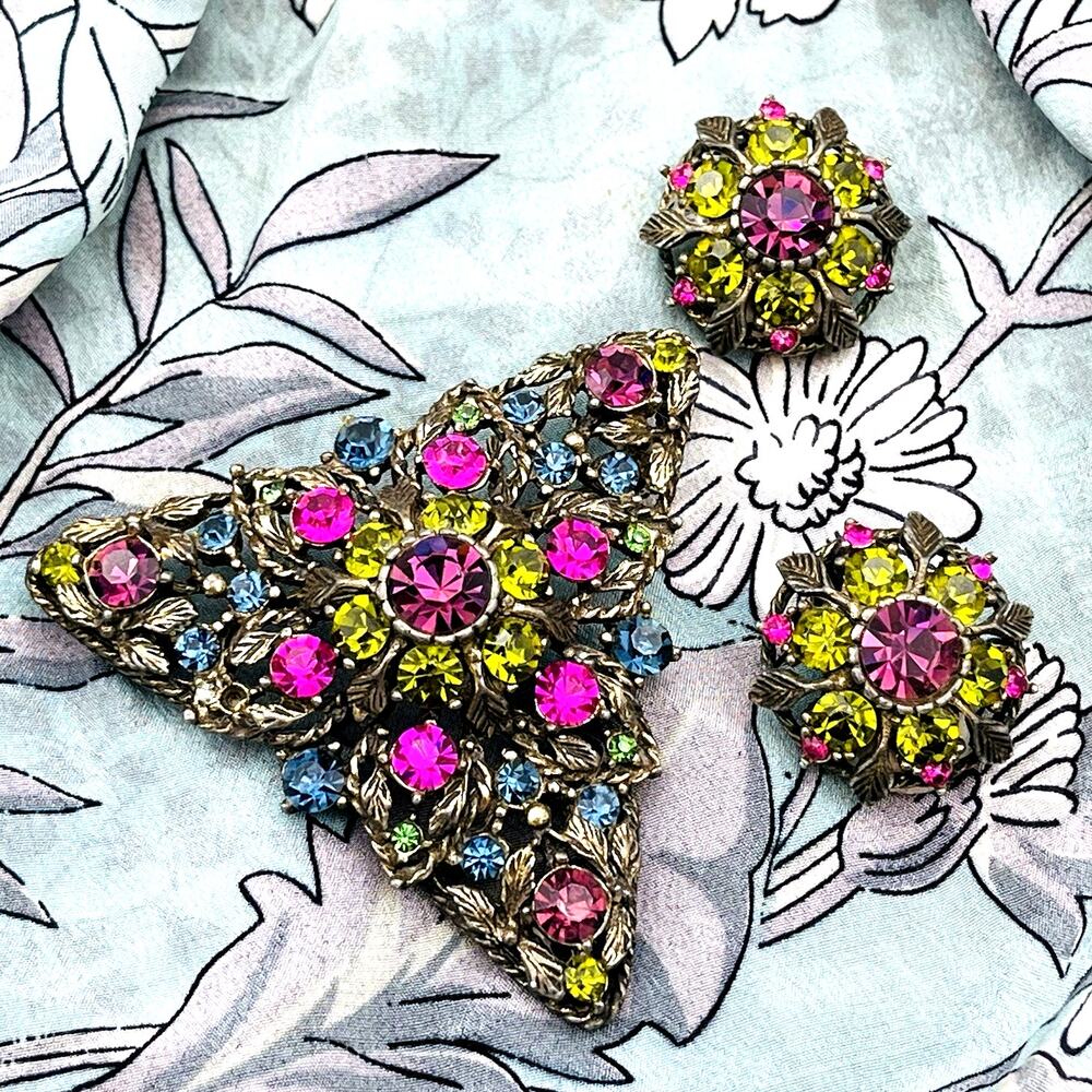 Vintage Signed Selini Set Large Rhinestone Triangle Domed Brooch Pin & Earrings